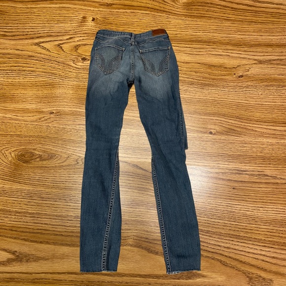 SOLD Hollister Distressed Hole Medium Wash Jeans - Picture 3 of 12
